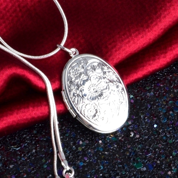 π Sterling Silver Oval Engraved Locket Necklace - Picture 3 of 9